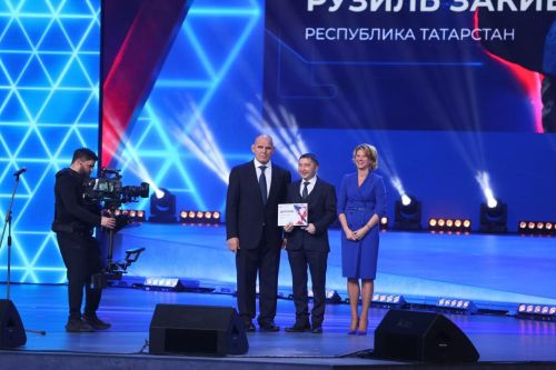 «Нигез» хуҗалыгы агрономы Рузил Зәкиев Мәскәүдә «Үз һөнәрендә иң яхшысы» конкурсында җиңеп бүләкләнде