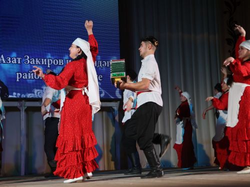 Азат Закиров исемендәге районкүләм бию конкурсыннан безнең репортаж