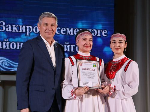 Азат Закиров исемендәге районкүләм бию конкурсыннан безнең репортаж