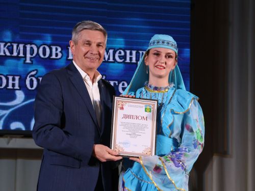 Азат Закиров исемендәге районкүләм бию конкурсыннан безнең репортаж