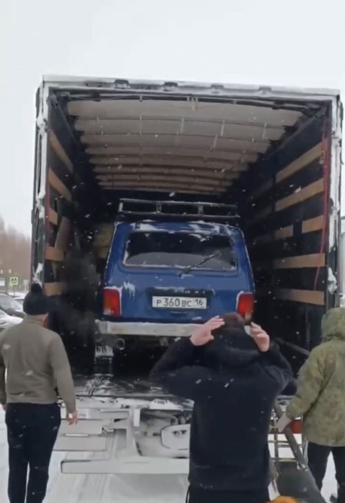 Актанышлыларның унҗиденче гуманитар ярдәмендә берничә машина да бар