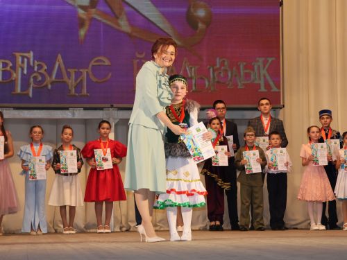 «Йолдызлык» фестиваленең 2 дәрәҗә лауреатларын хөрмәтләү- фотолар