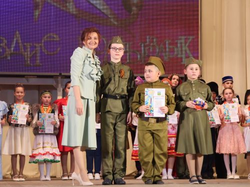 «Йолдызлык» фестиваленең 2 дәрәҗә лауреатларын хөрмәтләү- фотолар