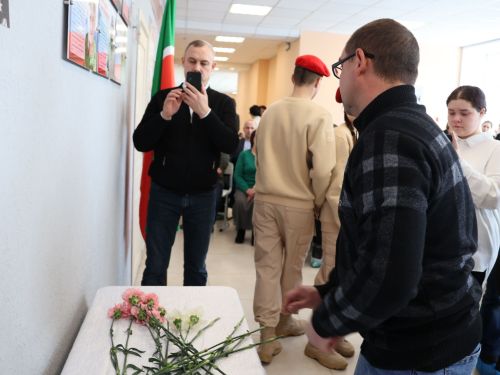 Казан кызы Анжела Молнар герой иренә багышланган «Батырлар даны мәңгелек» Хәтер диварын ачуга кайтты