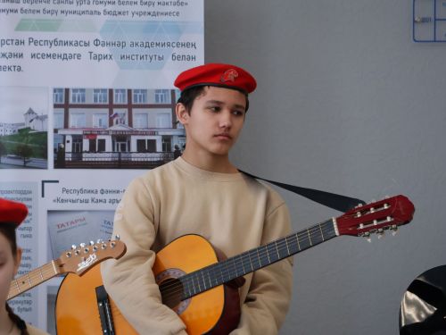 Казан кызы Анжела Молнар герой иренә багышланган «Батырлар даны мәңгелек» Хәтер диварын ачуга кайтты