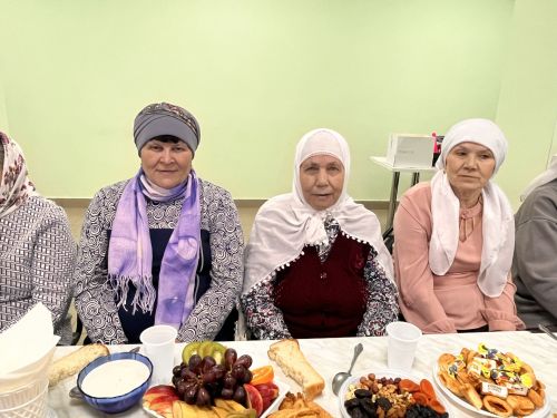 «Ният» хәйрия фонды җитәкчесе Нияз Усманов әнисенең туган авылы Иске Богадыда ифтар мәҗлесе уздырды