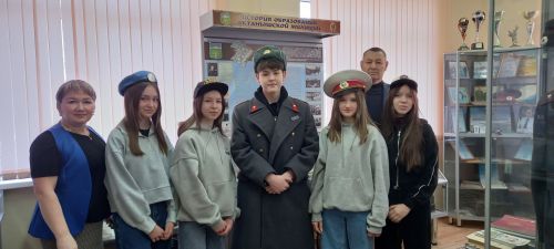 Укучылар язгы каникулларда полиция һәм ДАИ хезмәткәрләре һөнәре белән танышты