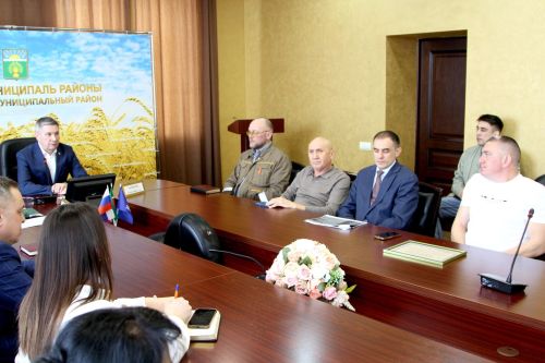Актаныш районы башлыгы Ленар Зарипов эшкуарлар белән очрашты