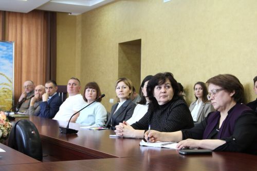 Актаныш районы башлыгы Ленар Зарипов эшкуарлар белән очрашты