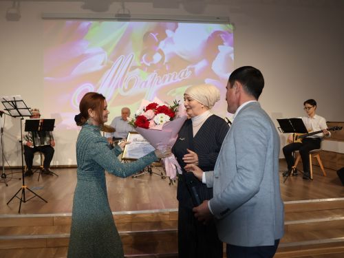 Актанышта социаль өлкәдә эшләүче хатын-кызларыбызны 8 Март бәйрәме белән котладылар