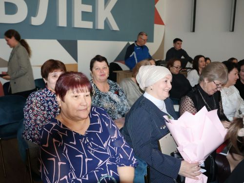 Актанышта социаль өлкәдә эшләүче хатын-кызларыбызны 8 Март бәйрәме белән котладылар