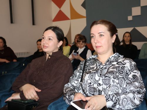 Актанышта социаль өлкәдә эшләүче хатын-кызларыбызны 8 Март бәйрәме белән котладылар