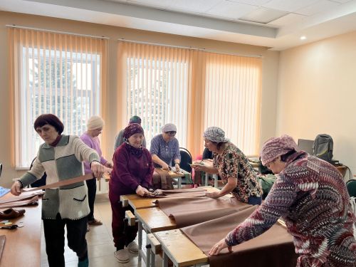 Энергияне икенче якка: «Сәламәтлек» клубына йөрүчеләр маскировка челтәрләре үрәләр