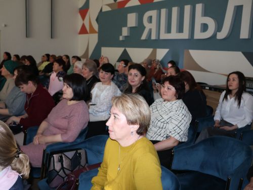 Актанышта социаль өлкәдә эшләүче хатын-кызларыбызны 8 Март бәйрәме белән котладылар