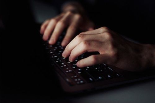 16 яшьлек Мәскәү кызы БДИны яхшы билгеләргә тапшыру өчен  3,8 млн сум акча күчергән