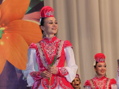 Актаныш гүзәлләрен 8 Март- Халыкара хатын-кызлар көне белән котладылар (фотолар)