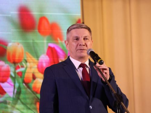 Актаныш гүзәлләрен 8 Март- Халыкара хатын-кызлар көне белән котладылар (фотолар)