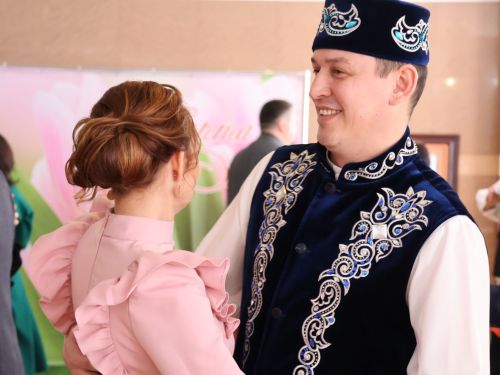 Актаныш гүзәлләрен 8 Март- Халыкара хатын-кызлар көне белән котладылар (фотолар)