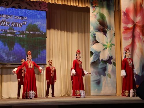 Актаныш гүзәлләрен 8 Март- Халыкара хатын-кызлар көне белән котладылар (фотолар)