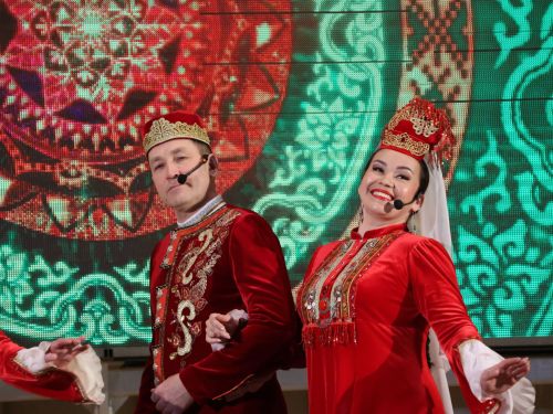 Актаныш гүзәлләрен 8 Март- Халыкара хатын-кызлар көне белән котладылар (фотолар)