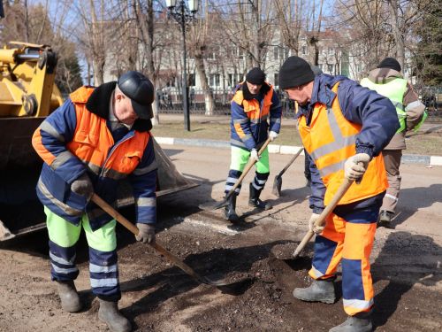 Актаныш урамнарындагы чокырларны ямыйлар