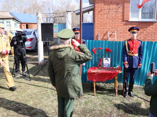 Аеш авылында әфганчы ветеран Илфак Нурлыгаянов истәлегенә хәтер тактасы куелды