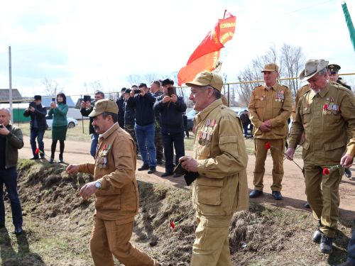 Аеш авылында әфганчы ветеран Илфак Нурлыгаянов истәлегенә хәтер тактасы куелды