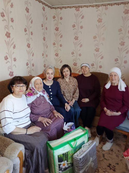 Бәйрәмегез белән: Меңнәр авылында яшәүче Нәкыя Нургалиева 90 яшен каршы алды