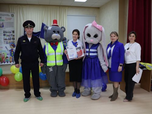 Юл йөрү кагыйдәләренә багышланган иҗади бәйгедә җиңүчеләр принтерлар белән бүләкләнде