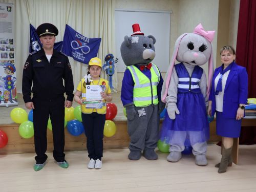 Юл йөрү кагыйдәләренә багышланган иҗади бәйгедә җиңүчеләр принтерлар белән бүләкләнде