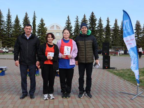 Якташыбыз Фирая Солтанова- Жданова Кубогы ярышларын ачу тантанасында ГТО нормативларын үтәгән укучылар хөрмәтләнде