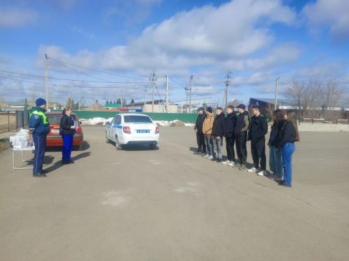 Машина йөртергә өйрәнүчеләр үзара көч сынашты
