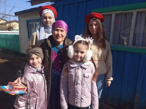 Актаныш укучылары «Ветеранга хат» акциясендә лаеклы ялдагы мөгаллимнәр белән очрашты