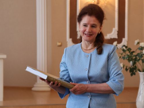 «Гаилә мәктәбе» дәресендә укучылар МХО ветераны Илнар Нәбиуллинны хөрмәтләде