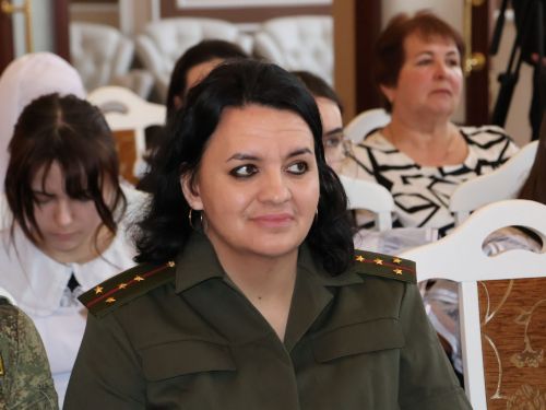 «Гаилә мәктәбе» дәресендә укучылар МХО ветераны Илнар Нәбиуллинны хөрмәтләде