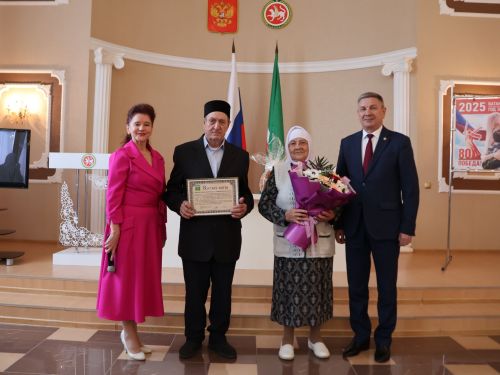 Актанышның бриллиант, зөбәрҗәт, алтын туйларын каршылаган үрнәк парларын хөрмәтләделәр