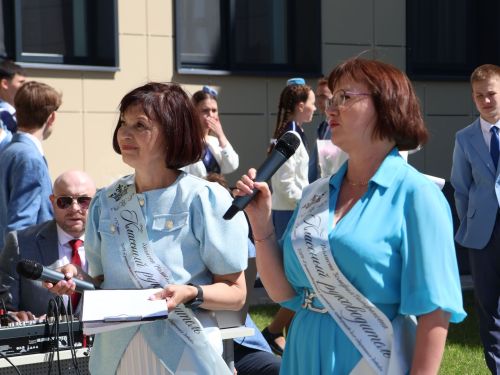 Сәләтле балалар өчен гуманитар гимназиядә Соңгы кыңгырау бәйрәме: Ак юллар сезгә, балалар!