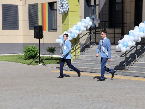 Сәләтле балалар өчен гуманитар гимназиядә Соңгы кыңгырау бәйрәме: Ак юллар сезгә, балалар!