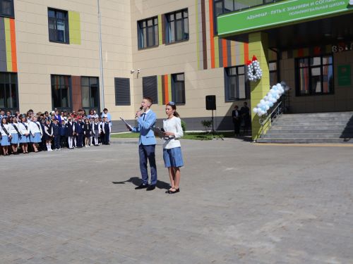 Сәләтле балалар өчен гуманитар гимназиядә Соңгы кыңгырау бәйрәме: Ак юллар сезгә, балалар!