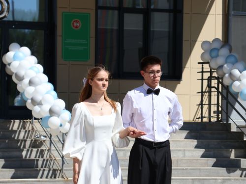 Сәләтле балалар өчен гуманитар гимназиядә Соңгы кыңгырау бәйрәме: Ак юллар сезгә, балалар!