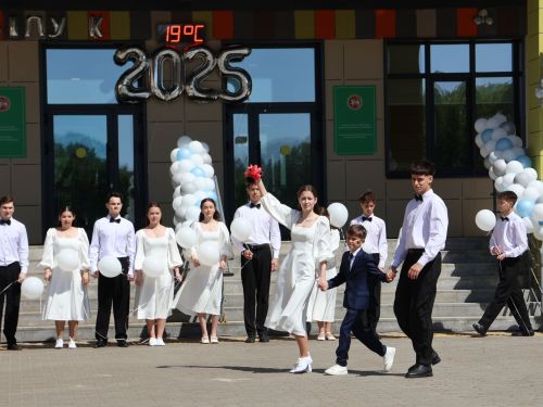 Сәләтле балалар өчен гуманитар гимназиядә Соңгы кыңгырау бәйрәме: Ак юллар сезгә, балалар!