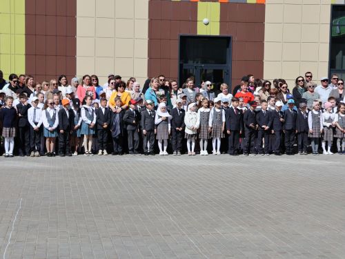 Сәләтле балалар өчен гуманитар гимназиядә Соңгы кыңгырау бәйрәме: Ак юллар сезгә, балалар!