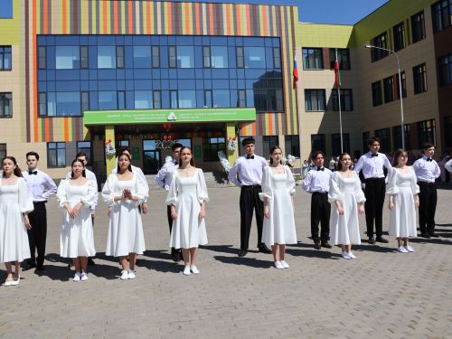 Сәләтле балалар өчен гуманитар гимназиядә Соңгы кыңгырау бәйрәме: Ак юллар сезгә, балалар!