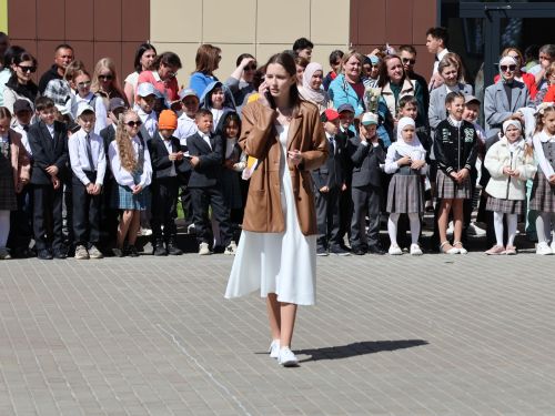 Сәләтле балалар өчен гуманитар гимназиядә Соңгы кыңгырау бәйрәме: Ак юллар сезгә, балалар!