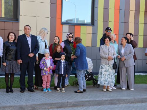 Сәләтле балалар өчен гуманитар гимназиядә Соңгы кыңгырау бәйрәме: Ак юллар сезгә, балалар!