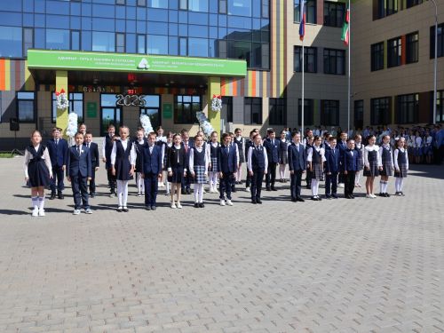 Сәләтле балалар өчен гуманитар гимназиядә Соңгы кыңгырау бәйрәме: Ак юллар сезгә, балалар!