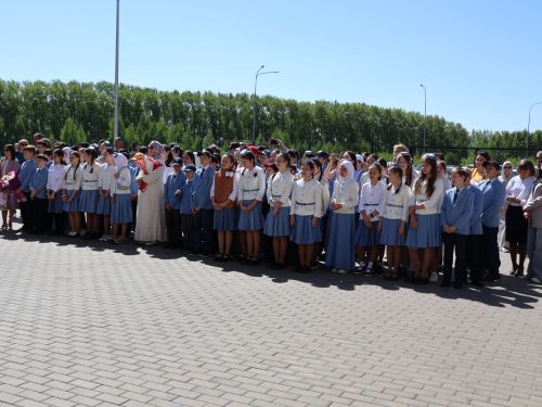 Сәләтле балалар өчен гуманитар гимназиядә Соңгы кыңгырау бәйрәме: Ак юллар сезгә, балалар!