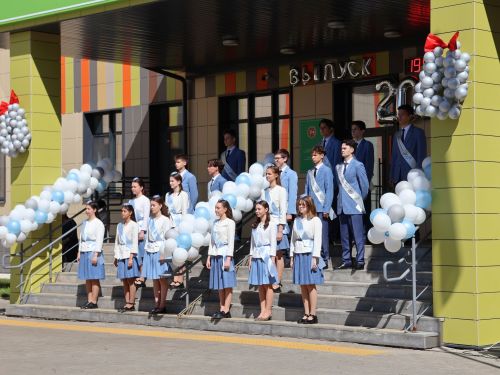 Сәләтле балалар өчен гуманитар гимназиядә Соңгы кыңгырау бәйрәме: Ак юллар сезгә, балалар!
