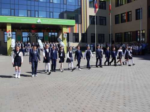 Сәләтле балалар өчен гуманитар гимназиядә Соңгы кыңгырау бәйрәме: Ак юллар сезгә, балалар!