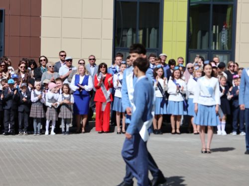 Сәләтле балалар өчен гуманитар гимназиядә Соңгы кыңгырау бәйрәме: Ак юллар сезгә, балалар!
